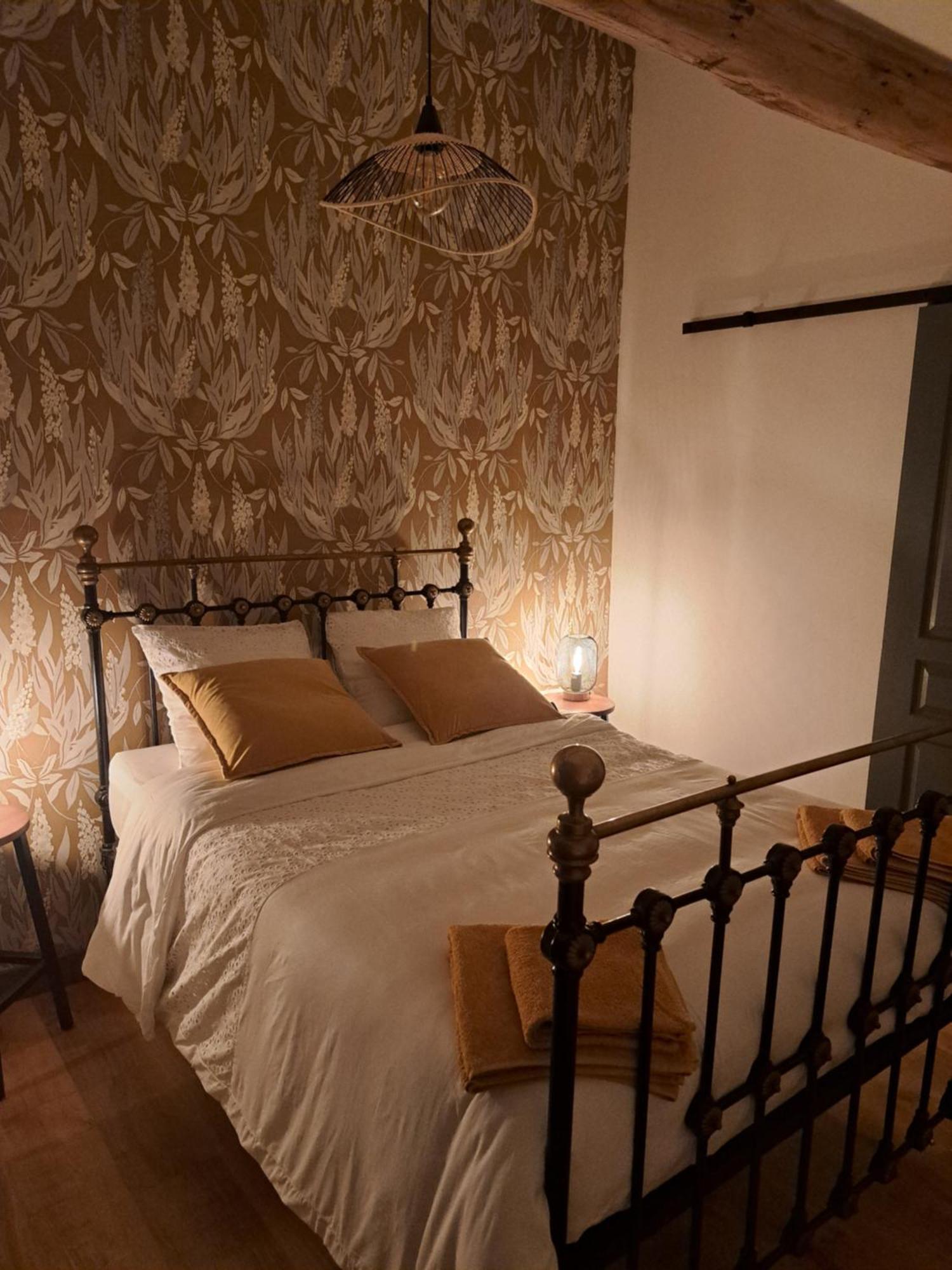 Lavallade12 Chambers D'Hotes Roussines Rom bilde
