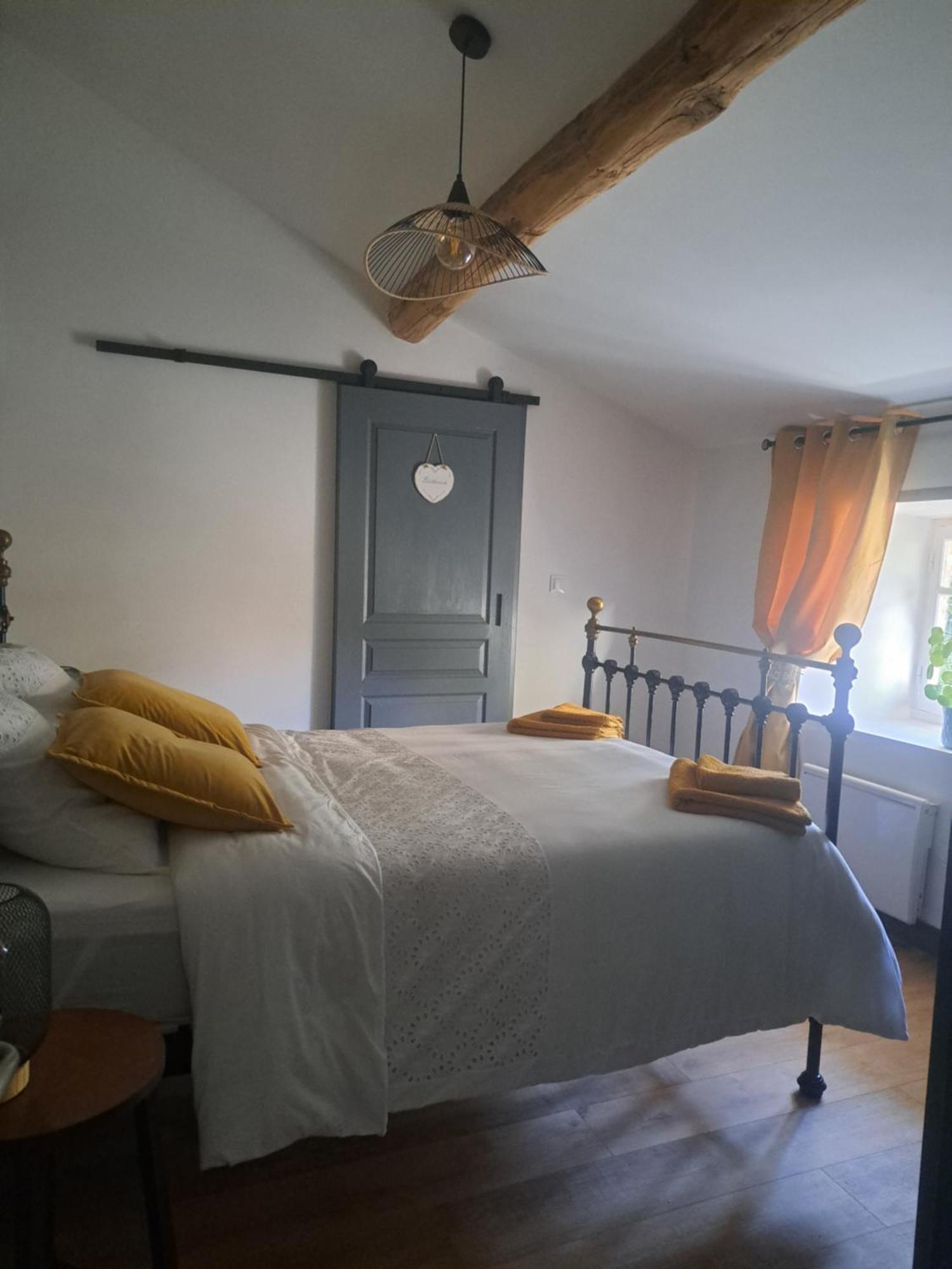 Lavallade12 Chambers D'Hotes Roussines Rom bilde